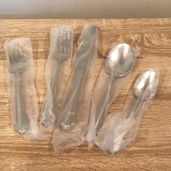 Oneida 5-piece place setting "Julliard"--stainless NEW - Picture 2 of 4